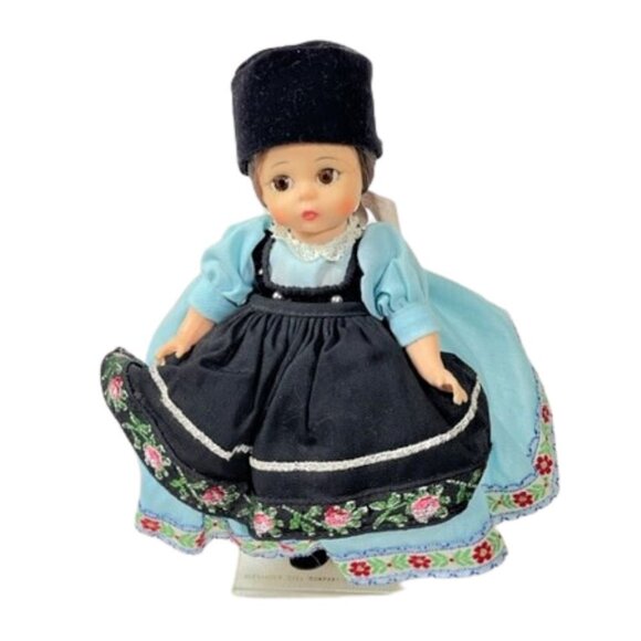 Madame Alexander bent knee restrung 8" Rumania/Romania doll with stand. - Picture 1 of 6